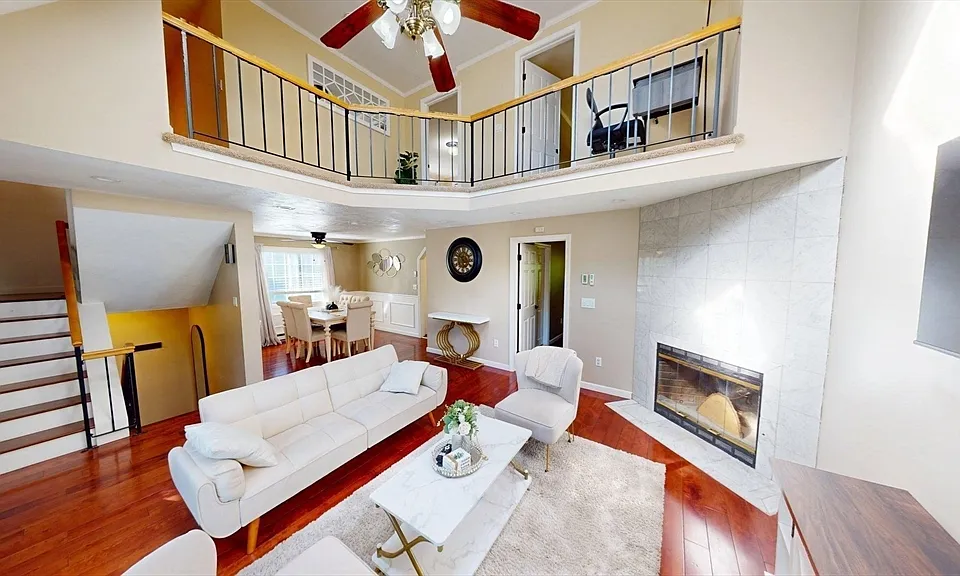 1 Jonathan Cir