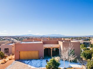 10 Via Secunda, Santa Fe, NM 87507