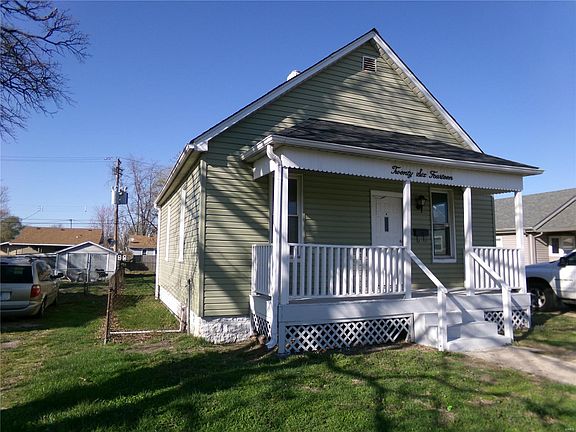 2nd image of 2614 Denver St