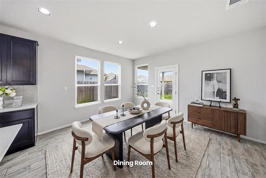 5 bed, 3.5 bath, 2788 sqft, $2,195 — Photo 3