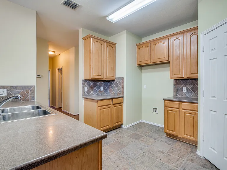 4214 Carrington Dr — Photo 2