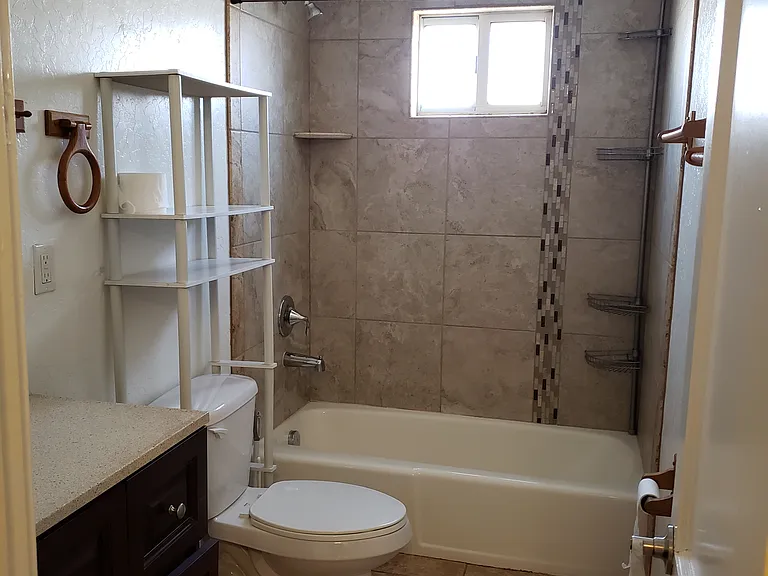 906 Madeira Dr SE — Photo 11