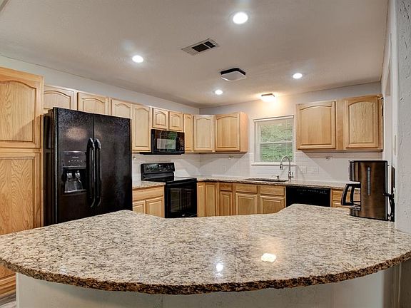 3rd image of 2800 Oak Cliff Ln