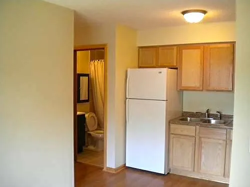 2105 Hillview Rd — Photo 3