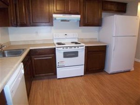 3rd image of 5654 Darby Clo* Close