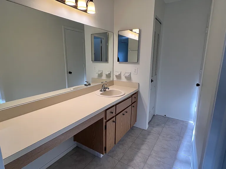 2928 Stilwell Ct — Photo 6