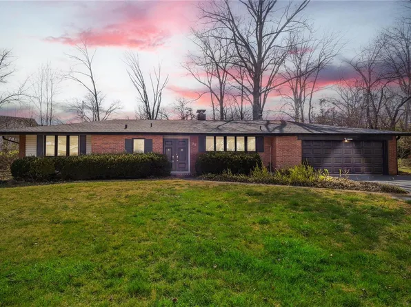25 Crosswinds Dr, Saint Louis, MO 63132