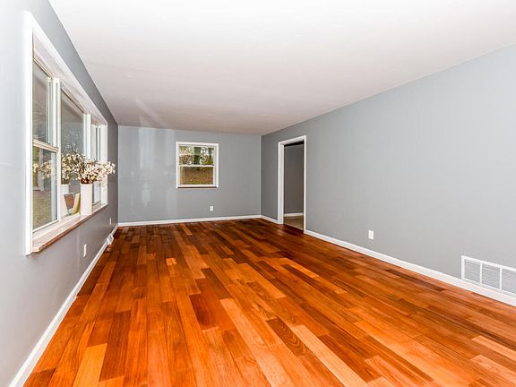 2nd image of 2621 Hillwood Dr