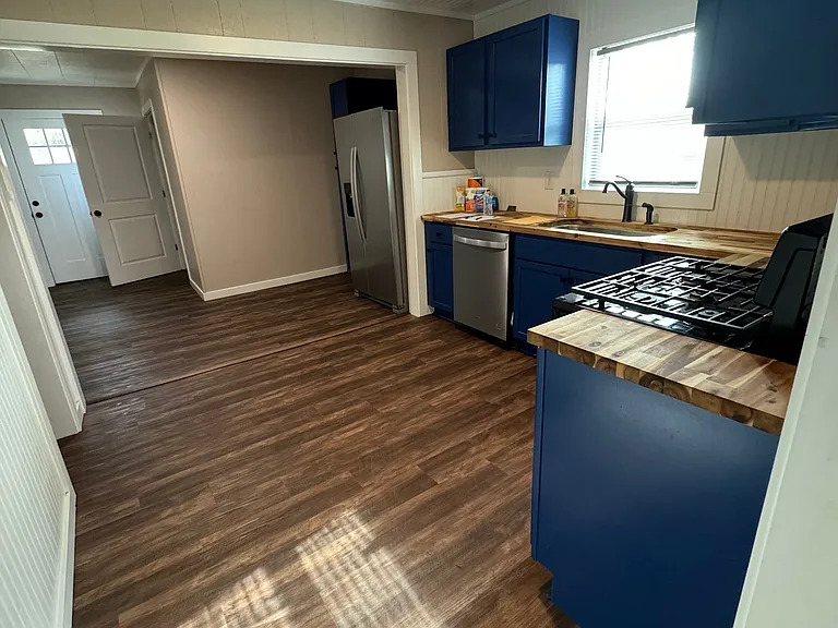 2643 Stillwell Ave — Photo 3