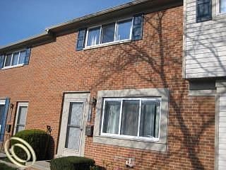 3rd image of 25703 Salem St