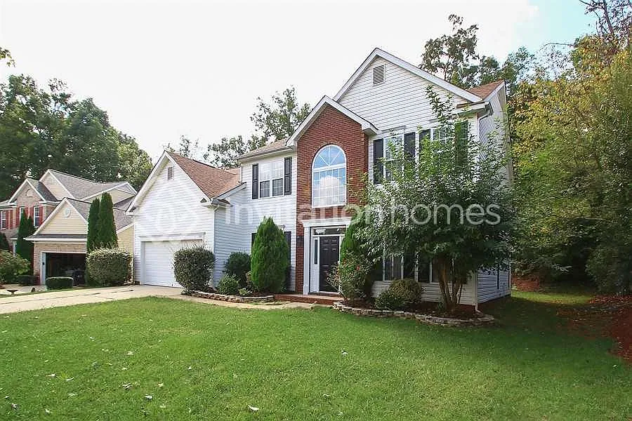 10813 Chamberlain Hall Ct Charlotte, NC 28277 — Photo 1