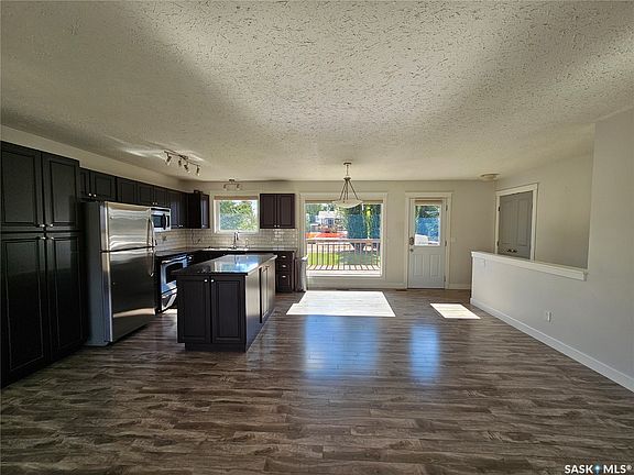 4th image of 534 4th Avenue W