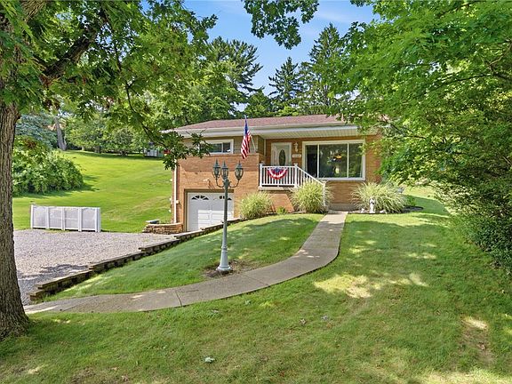 2nd image of 1560 Rosemary Dr