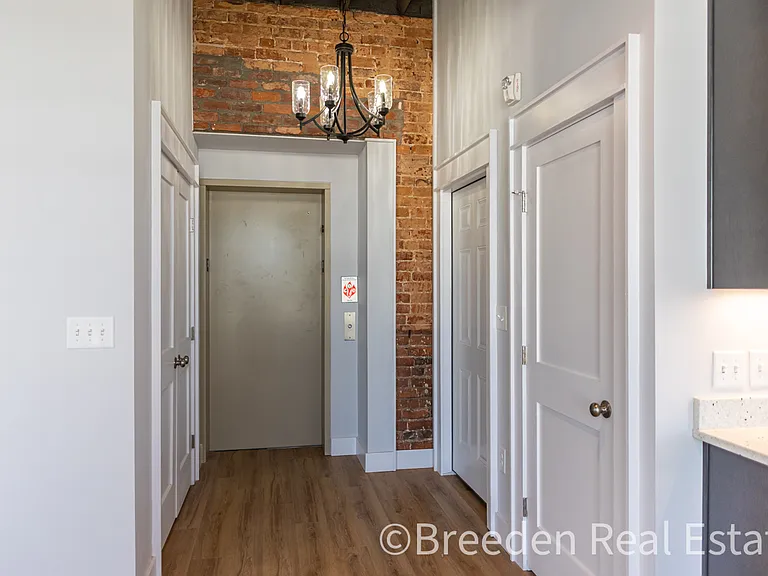 100 W Union St #1APT-300 — Photo 8