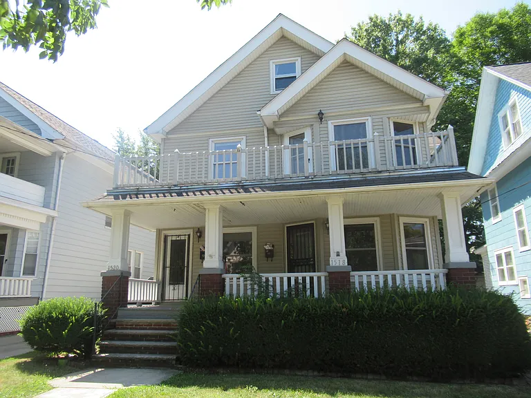 1518 Ridgewood Ave — Photo 1