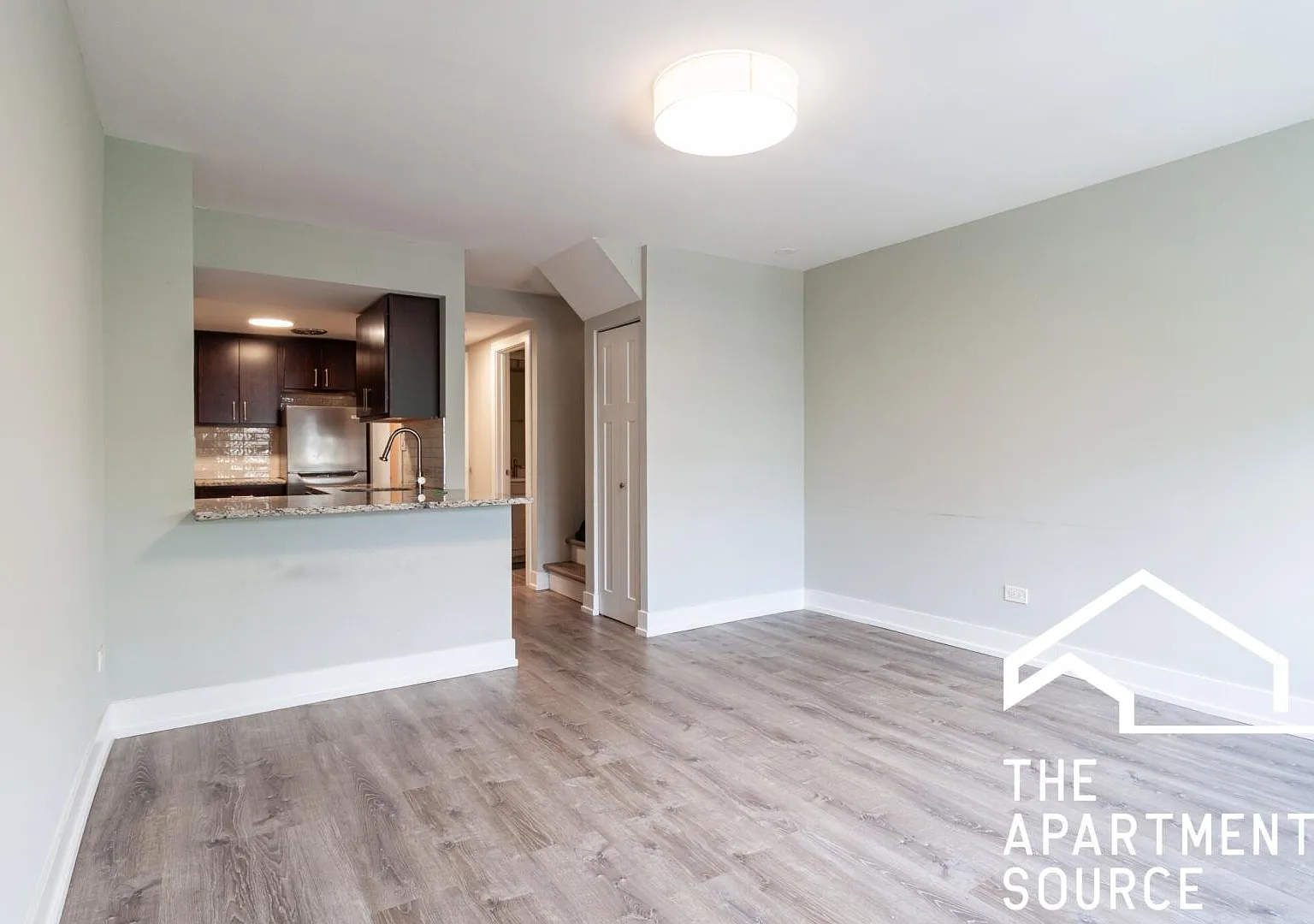 Modern 2 Bed/2 Bath Condo in Chicago - Available 10/2 - $3295 — Photo 2