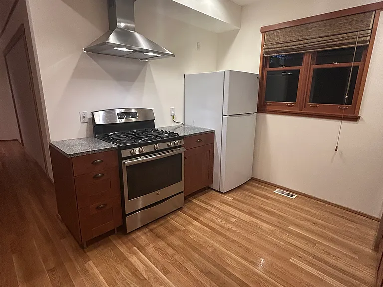 1524 10th Ave W #B — Photo 4