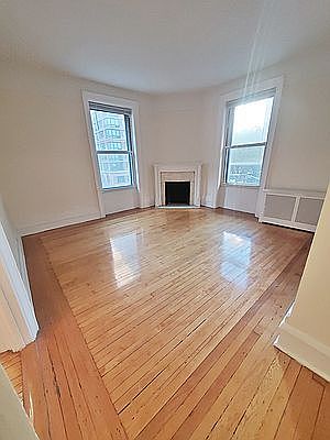 4th image of 210 W 94th St #G3