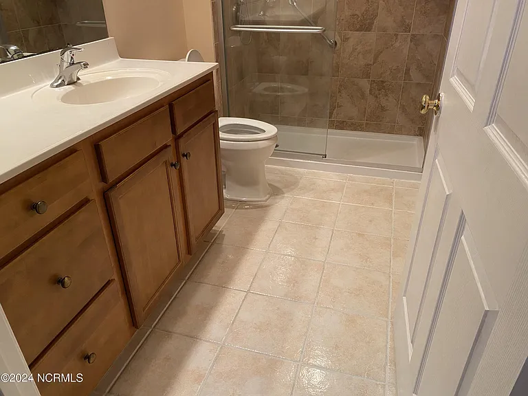 411 Avenshire Ct — Photo 22