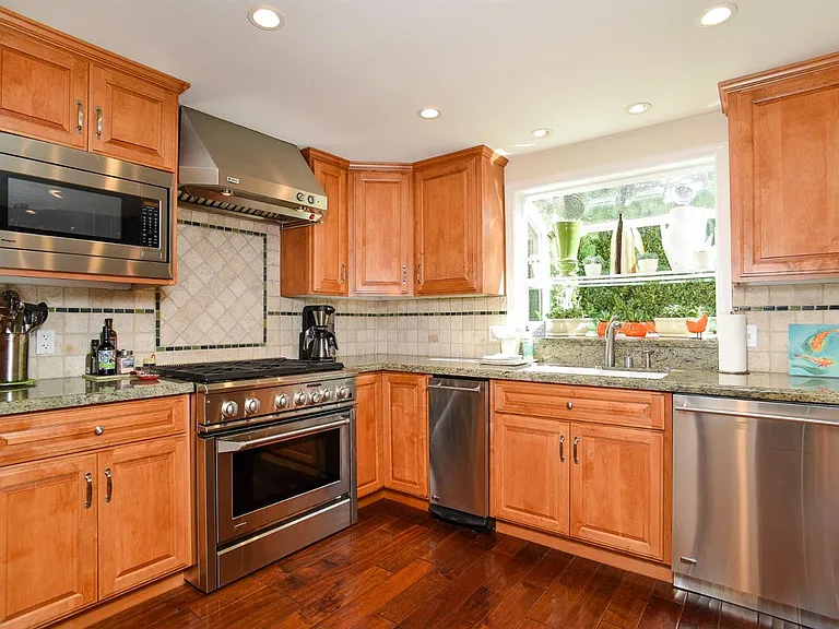 1228 Lantern Ct — Photo 11