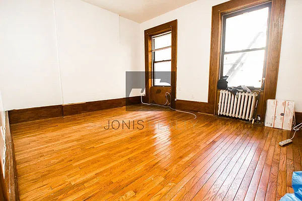 Rented by Jonis Realty | media 8