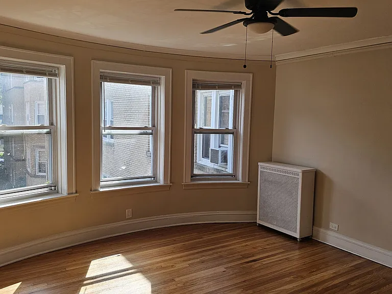 1934 W Estes Ave #1E — Photo 5
