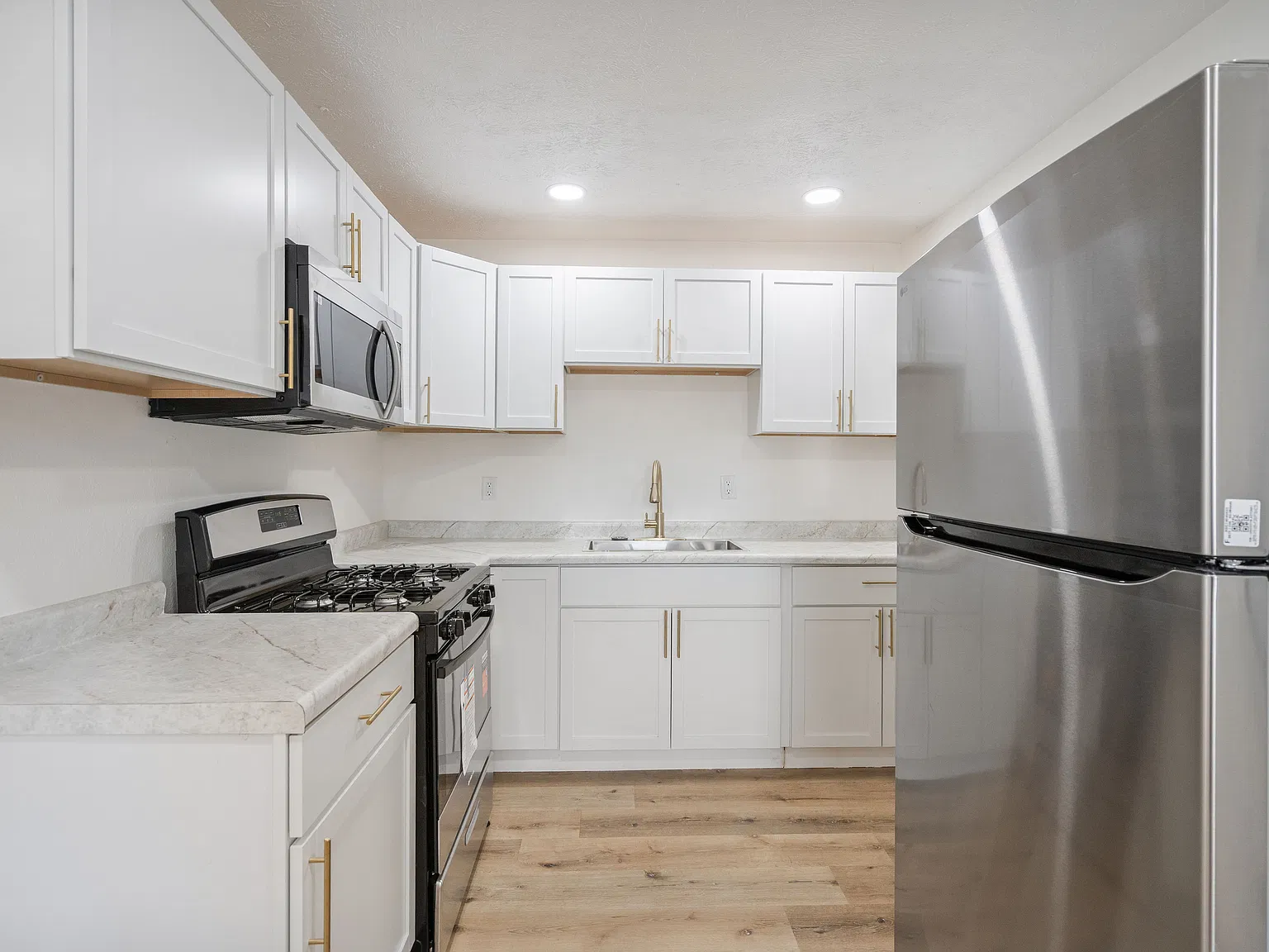 3 bed, 960 sqft, $1,245 — Photo 2
