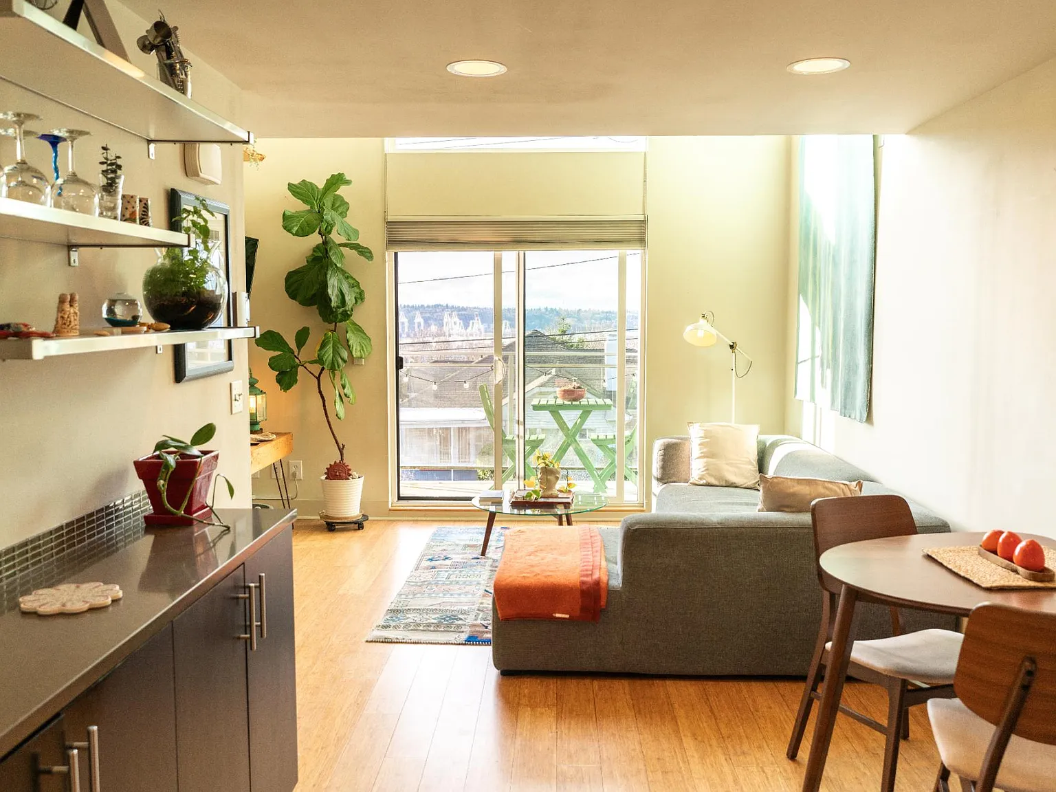 1303 S Hill St — Photo 4