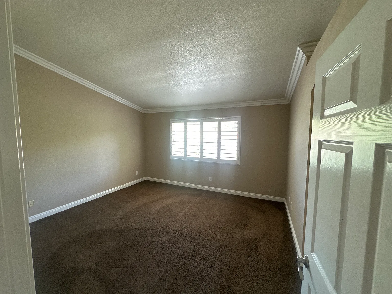 4 bed, 2.5 bath, 2218 sqft, $1,800 — Photo 1