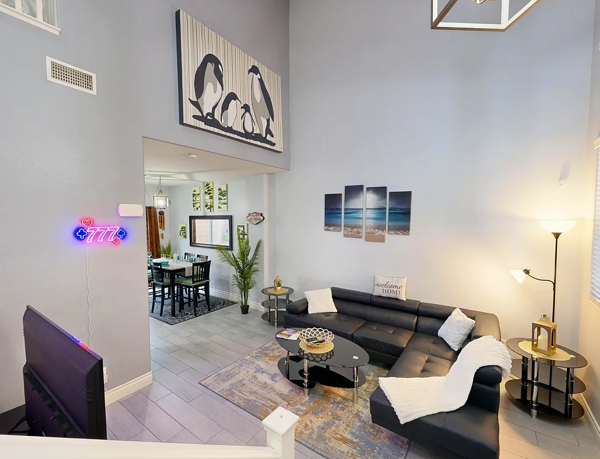 3 bed, 2.5 bath, 1300 sqft, $3,975 — Photo 1