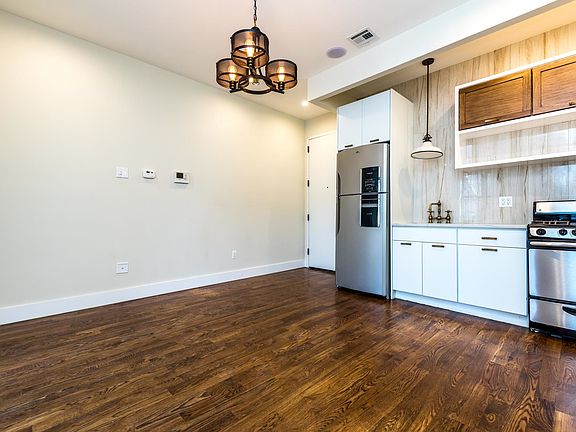 4th image of 293 Stockholm St