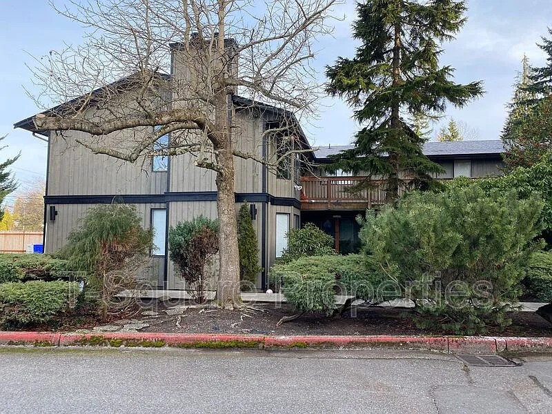 2 bed, 1.0 bath, 789 sqft, $1,519 — Photo 2
