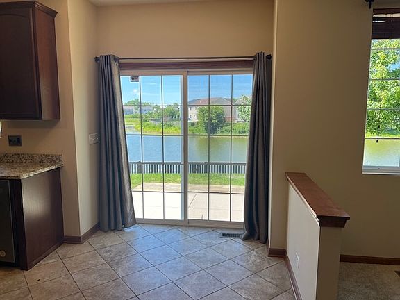 4th image of 383 Niagara Dr