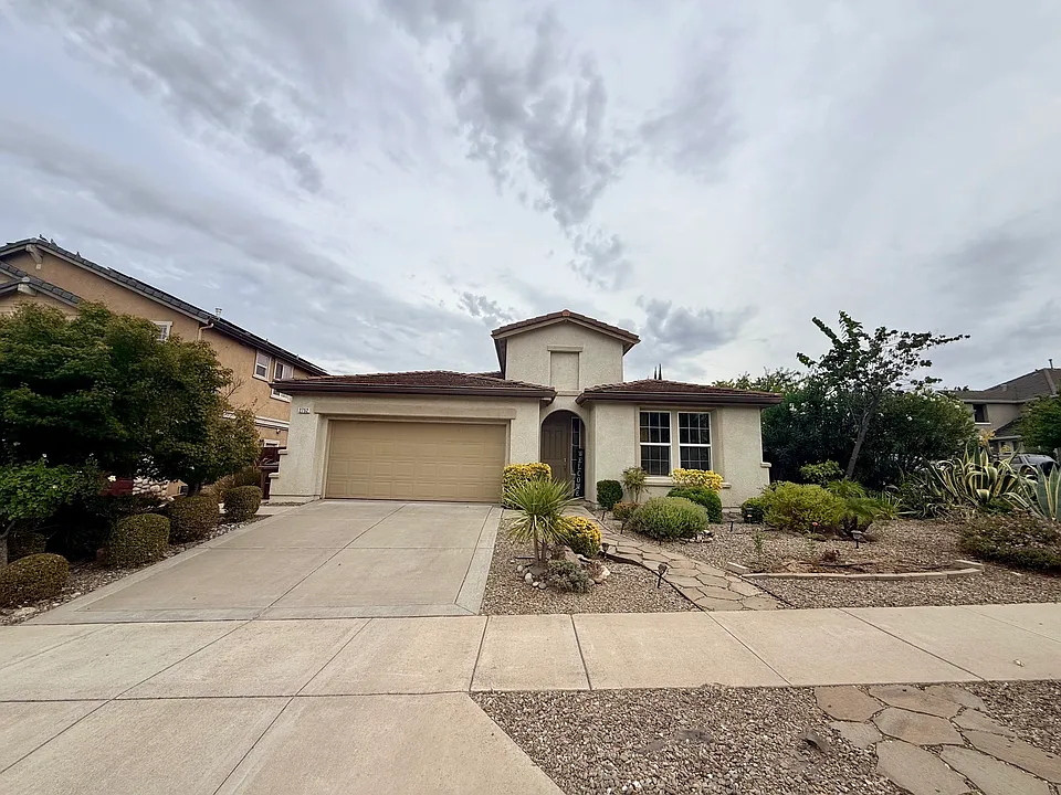 2752 La Costa Dr