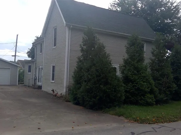 102 S West St, Haubstadt, IN 47639