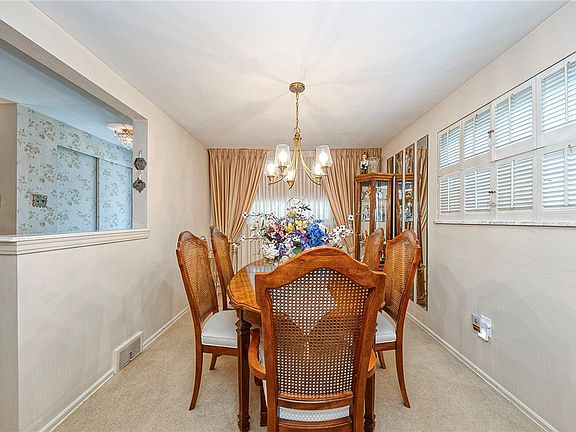 5th image of 422 Woodrift Ln