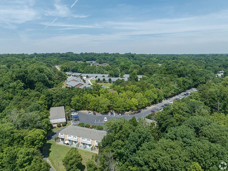 Beautiful Chesney Woods Townhomes — Photo 21