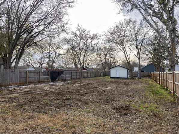 529 Giddings St, Lexington, TX 78947