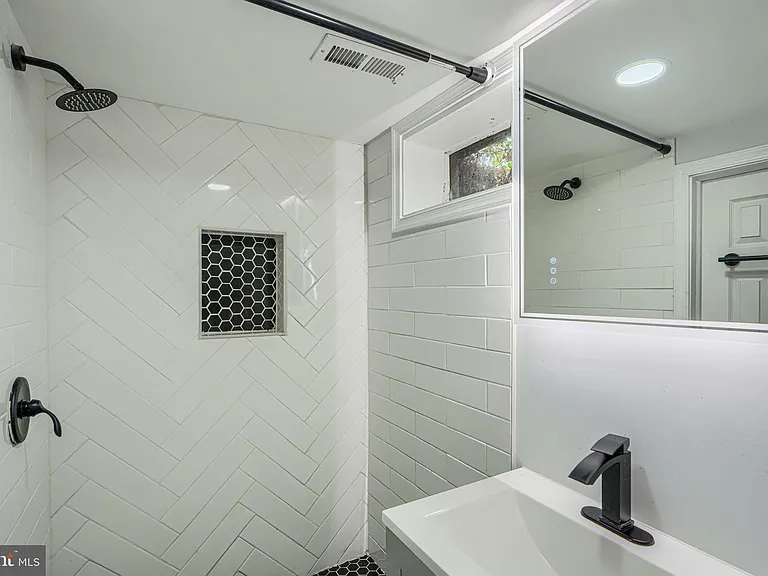 520 White Oak Dr — Photo 26