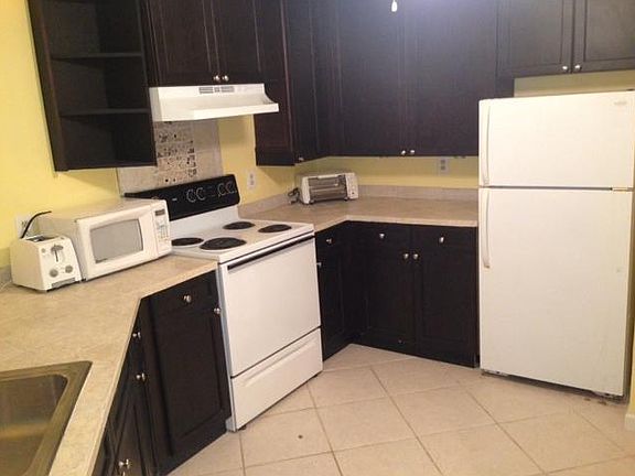 5th image of 1041 Jefferson Dr APT E