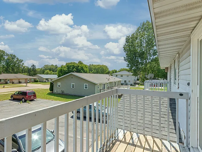 16 W Klubertanz Dr — Photo 2