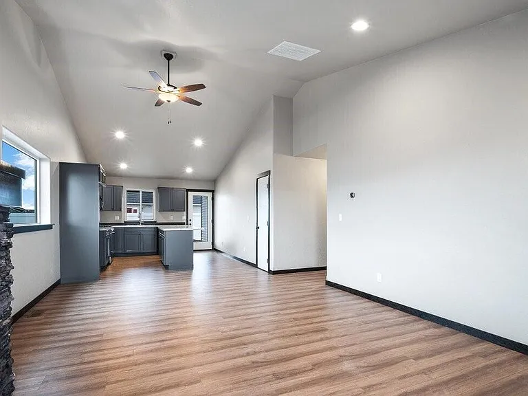 3884 N Abel Ln — Photo 3