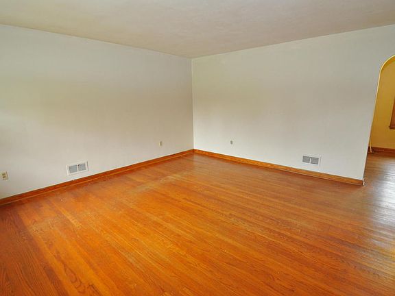 3rd image of 8014 Enon Dr