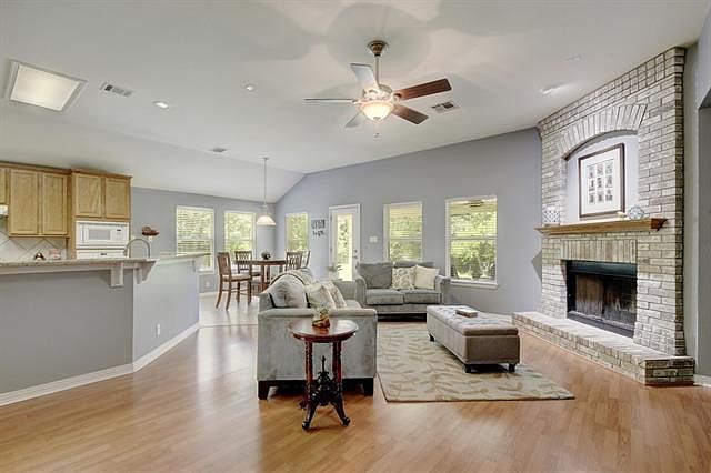 1st image of 116 McLeod Pl