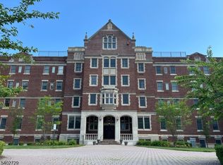 5401 Rio Vista Dr, Mahwah, NJ 07430