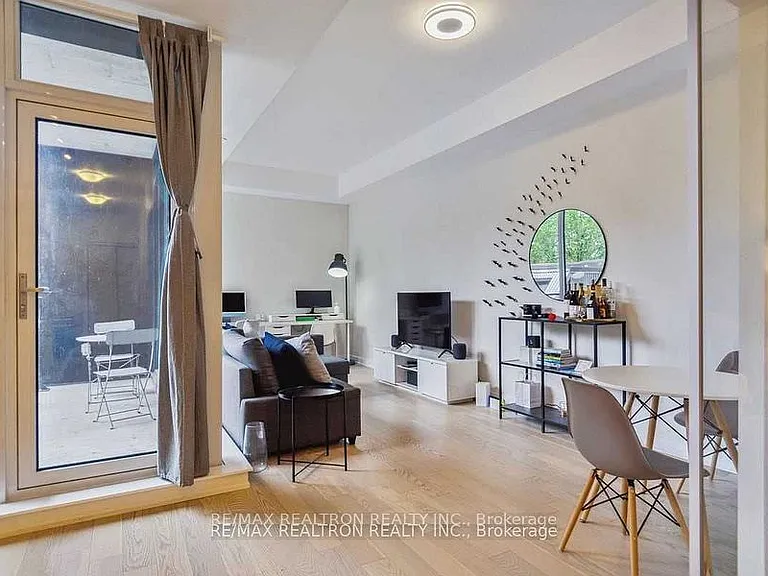 17 Dundonald St #306 — Photo 6