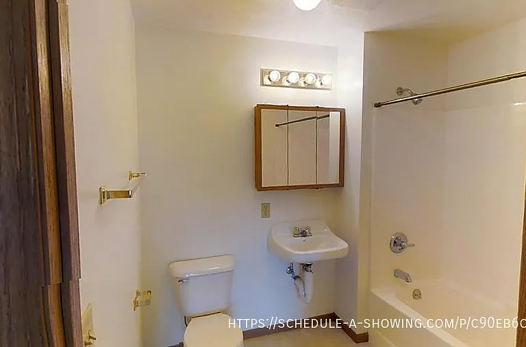 1007 W Ridge St #8 — Photo 7