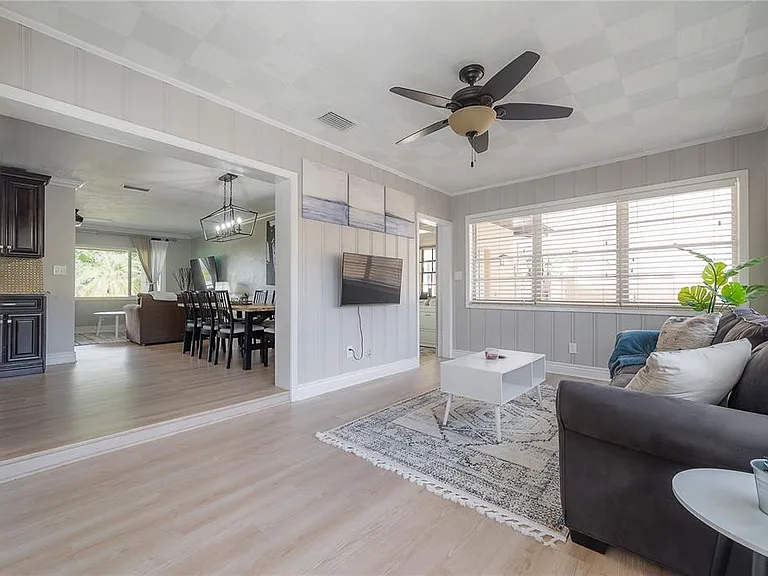 2916 W Collins St — Photo 26