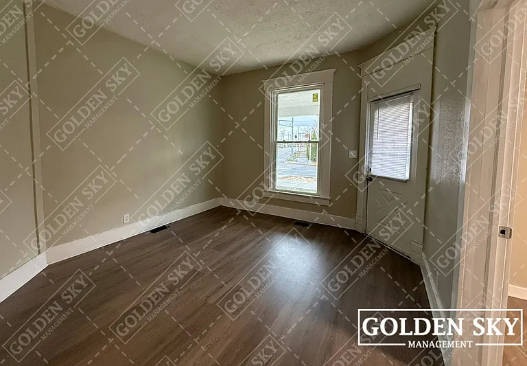 1224 E Main St #1 — Photo 4