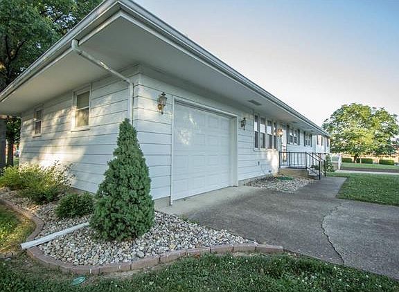 4th image of 450 Oak Dr